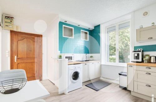 Forges-les-Bains Apartment | Sezane