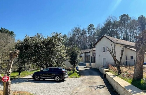Boulazac-Isle-Manoire Apartment | SIBO GITE apartment 4 pers, swimming pool, nature and city