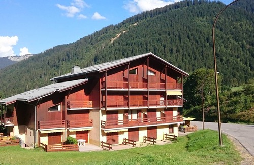 Beaufort Apartment | Ski apartment for 6, slopeside, garage, bright duplex