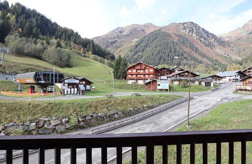 Beaufort Apartment | Ski apartment for 6, slopeside, garage, bright duplex