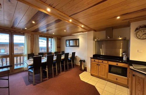 Meribel Centre Apartment | Ski-in/ski-out apartment, 6 rooms, 10 people in Méribel
