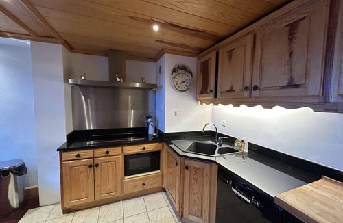 Meribel Centre Apartment | Ski-in/ski-out apartment, 6 rooms, 10 people in Méribel