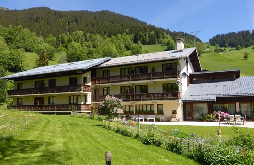 Beaufort Apartment | Ski-in/Ski-out Duplex, 8 Guests, Balcony, Near Hiking, Parking Included