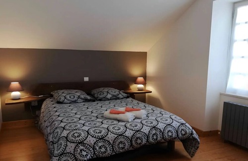 Nauviale Bed & Breakfast | Soleil Levant Guest Room with Shared Pool, Communal Garden and Wi-Fi