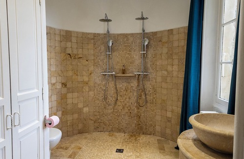 Nyons Bed & Breakfast | Spa Chateau La Tour