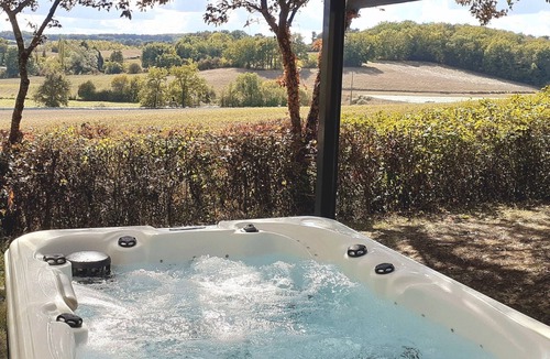 Peyrusse-Grande House | Spa JACUZZI privatif- Piscine en été - Clim - Chalet Cèdre - Gers - Occitanie