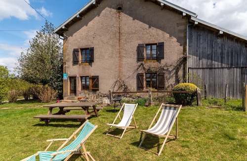 Fougerolles Cottage | Spacious renovated house with WIFI, perfect for families