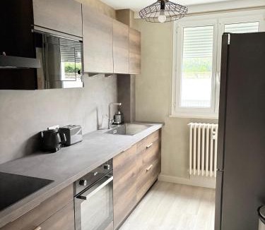 Besancon Apartment | Spacieux logement 3 chambres - calme proche tram