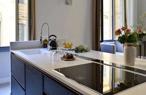 Old Town Apartment | Spacious 3BR/3BA Apartment in Old Town Nice 2-Min Walk to Beach Full A/C