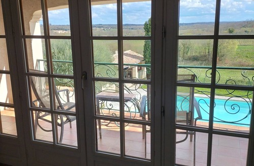 Saint-Sulpice-de-Cognac Villa | Spacious 4-bedroom villa for relaxing stays amongst the vineyards