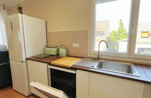 Lagny-sur-Marne Apartment | Spacious, Air-Conditioned Family Home—Accommodates 13 People—5 Bedrooms—3 Bathrooms/15 min from Disney