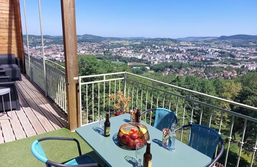 Montaigu Apartment | SPACIOUS APARTMENT* BALCONY, TERRACE, GARDEN, PARKING + CHARGING STATION, AIR CONDITIONING