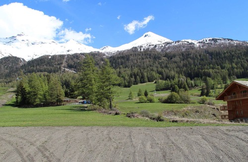Val Cenis Apartment | Spacious Apt for 6 at slopeside with Parking & WIFI