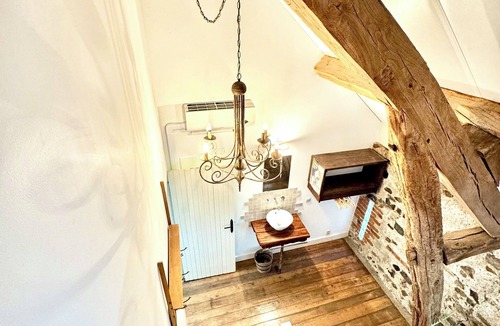 Chalmoux House | Spacious Burgundy Farmhouse Getaway | Vineyards, Firelight & Family Dinners