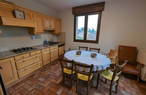 Clairvaux-d'Aveyron House | Spacious Charming House for 12 – Vineyard Views & Tranquility for Families/Friends/Sports Groups