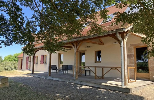 Montbeugny Cottage | Spacious cottage in Montbeugny, sleeps 14, pets allowed