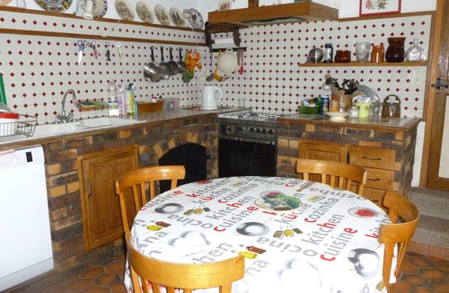 Loddes House | Spacious Cottage Near Le Pal Zoo, Vichy – Sleeps 15, Central France