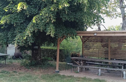 Loddes House | Spacious Cottage Near Le Pal Zoo, Vichy – Sleeps 15, Central France