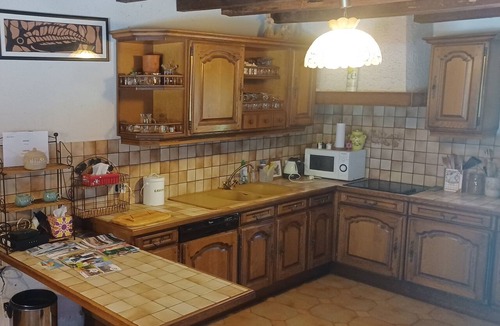 Saint Usuge Cottage | Spacious gîte in a quiet location in the countryside. Pets allowed