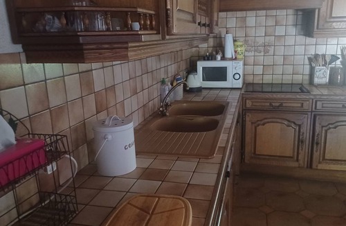 Saint Usuge Cottage | Spacious gîte in a quiet location in the countryside. Pets allowed