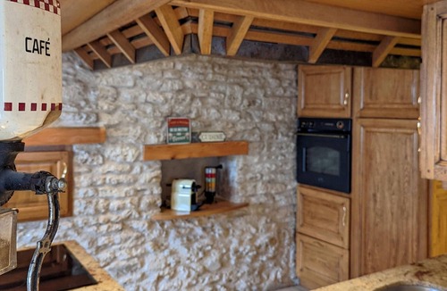 Beaumotte-Aubertans Cottage | Spacious house with pool, spa, and parking near Besançon