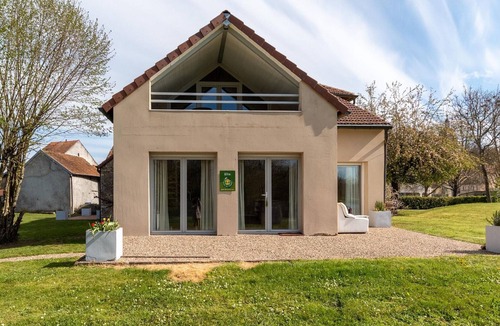 Port-sur-Saone Cottage | Spacious house near the Saône with Wi-Fi and pets allowed