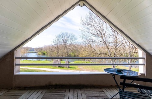 Port-sur-Saone Cottage | Spacious house with garden and river view