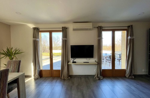Simandres House | Spacious house with large garden and parking 20 min from Lyon