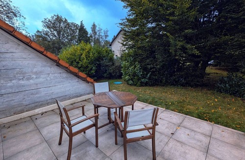 Errevet Cottage | Spacious lodging in Errevet: nature, comfort & private parking