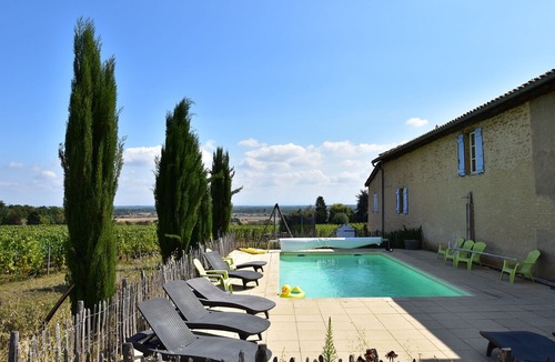 Chaintre Villa | Spacious Mansion in Vinzelles with Swimming Pool