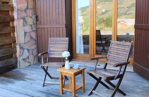 Les Claux Apartment | Spacious Mountain Triplex, Sleeps 10, Close to Pistes and Shops in Vars Les Claux