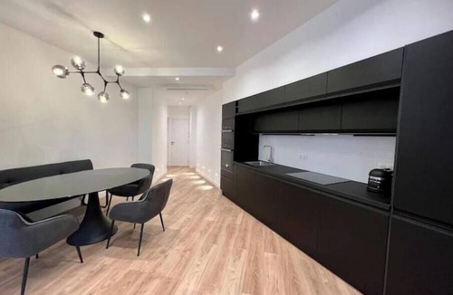 Quartier du Mail Apartment | Spacious, recently renovated loft with air conditioning