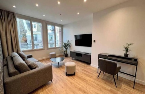 Quartier du Mail Apartment | Spacious, recently renovated loft with air conditioning