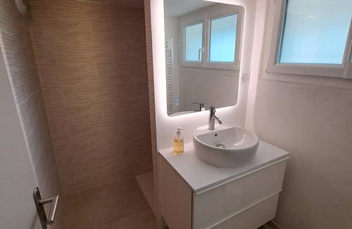 Buis-les-Baronnies House | Spacious room with view of Mont Ventoux