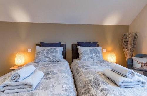 Vyans-le-Val Bed & Breakfast | Spacious room with sauna and electric bikes in Vyans-le-Val