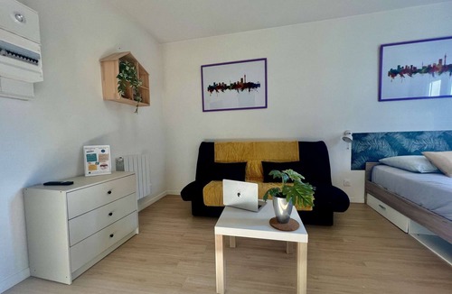 Chatellerault Apartment | Spacious studio 2/4 pers. + sofa | Ideal for business & weekends