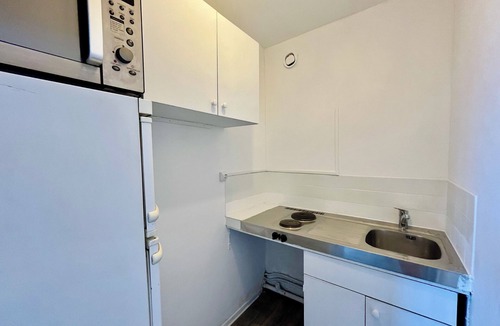 Quartier de la Chapelle Apartment | Spacious studio with unobstructed view near Gare du Nord