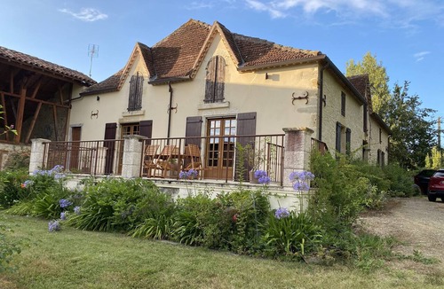 Aignan House | Spacious, tranquil Gascon farmhouse in Gers with pool/WiFi, sleeps 8