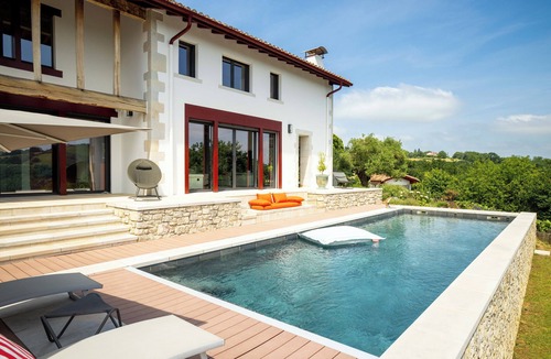 Hasparren Apartment | Spacious URSUYA studio with mountain views, spa & pool access