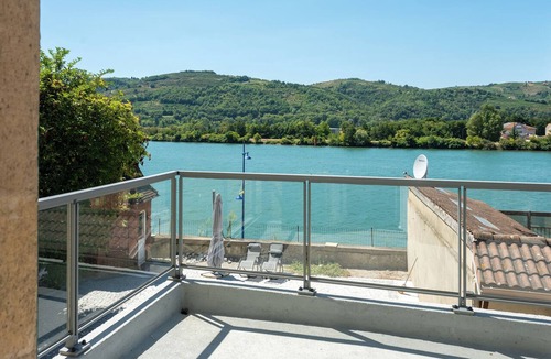 Saint-Vallier Apartment | Spacious vacation rental for 8 people with a spa, a courtyard, and breathtaking views of the Rhône River and the mountains.