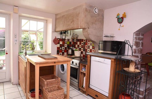 Epinal Apartment | Spacious vacation home by the stream in Épinal - ideal for families and friends