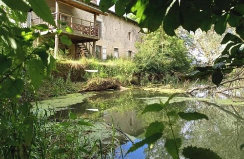 Champougny Ski Chalet | Spacious vacation rental surrounded by nature for 14 people, nestled in lush greenery