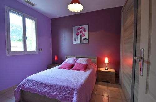 Beaumes-de-Venise Villa | Spacious Villa with Pool