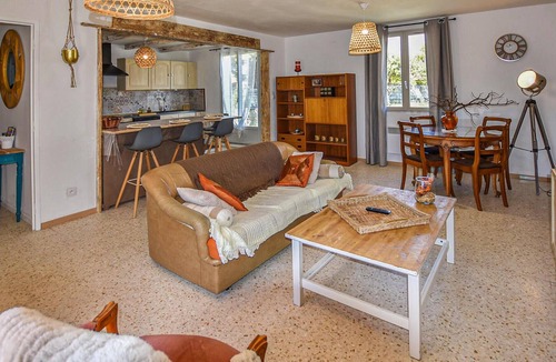 Lapalud House | Spend an active vacation in this cozy and bright cottage.