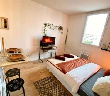 Costieres Apartment | Splendide studio Moderne - Proche centre - Laverie
