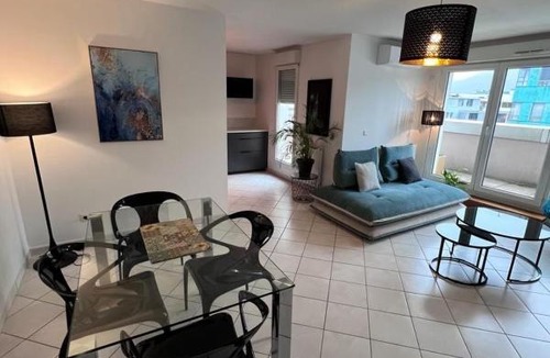 Echirolles Apartment | Standing, balcon avec vue, clim, tt équipé confort
