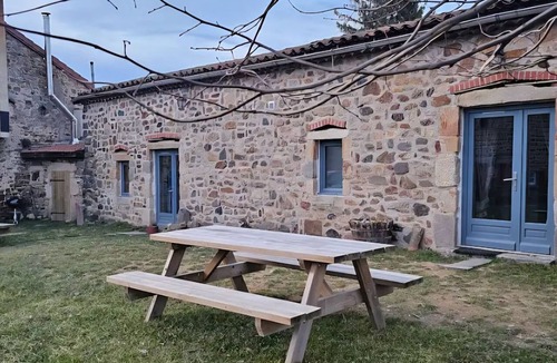Condat-les-Montboissier Cottage | Stone Country Cottages for Groups - L'Ostal Pèira