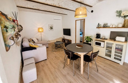 Roynac Apartment | Stone farmhouse near Grignan château in Drôme