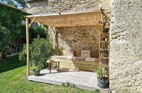 Roynac Apartment | Stone farmhouse near Grignan château in Drôme