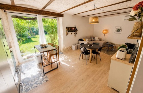 Roynac Apartment | Stone farmhouse near Grignan château in Drôme